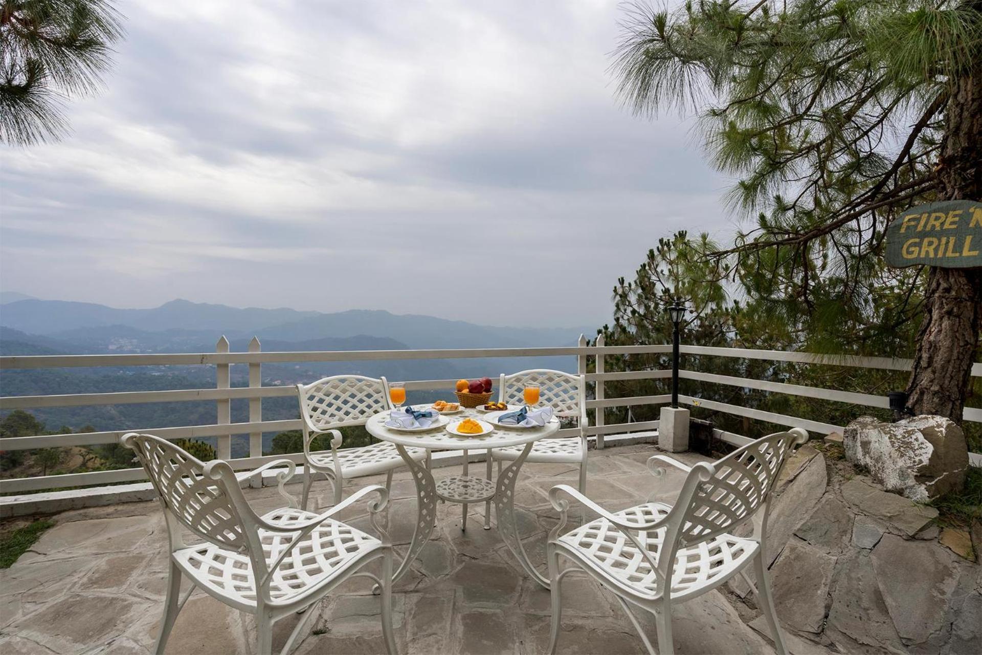 Stayvista At Bellevue With Outdoor Jacuzzi 卡绍利 外观 照片