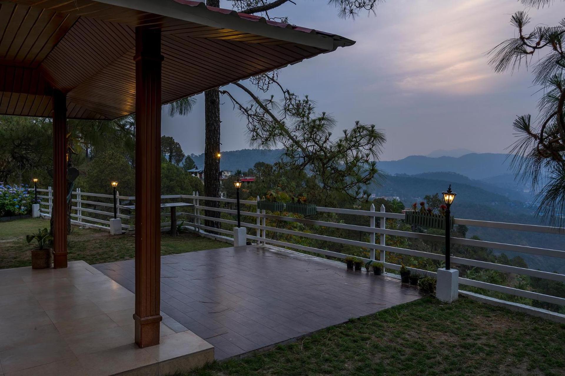 Stayvista At Bellevue With Outdoor Jacuzzi 卡绍利 外观 照片