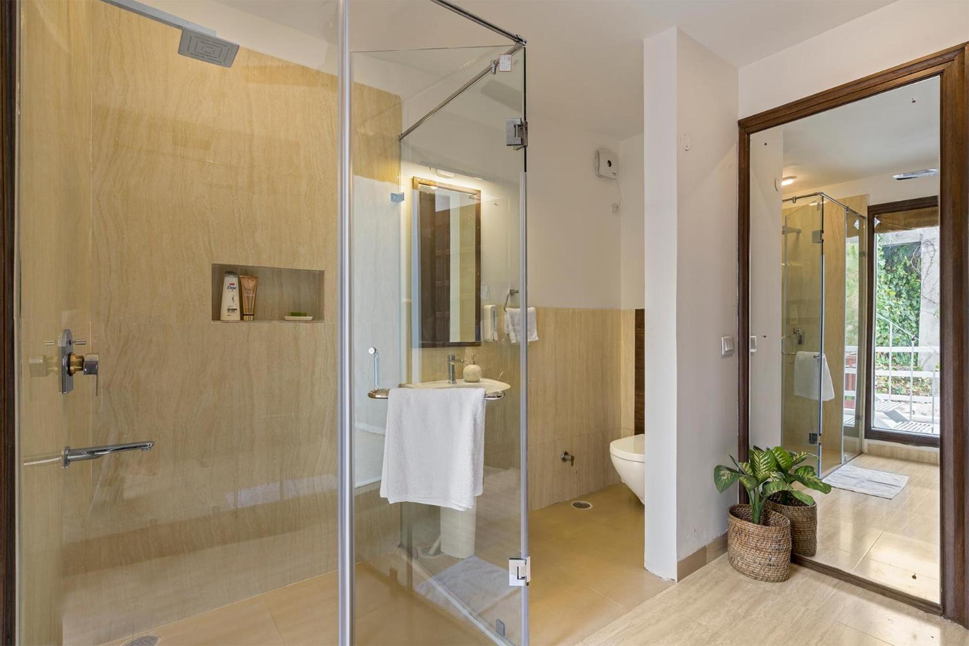 Stayvista At Bellevue With Outdoor Jacuzzi 卡绍利 外观 照片
